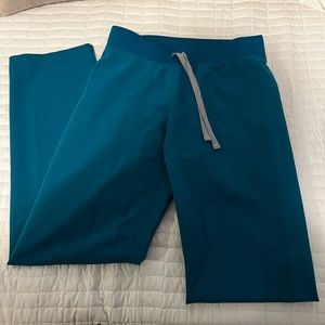 Figs pacific blue Livingston scrub pants small